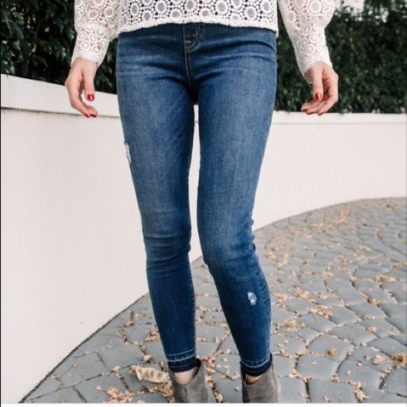 SPANX Distressed Ankle Skinny Jean Medium Wash - Picture 5 of 10